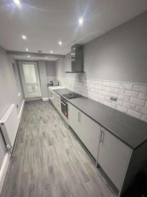 Large 1 Bedroom Flat With Private Parking Plymouth Eksteriør billede