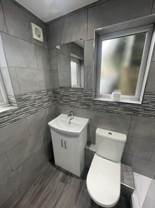 Large 1 Bedroom Flat With Private Parking Plymouth Eksteriør billede