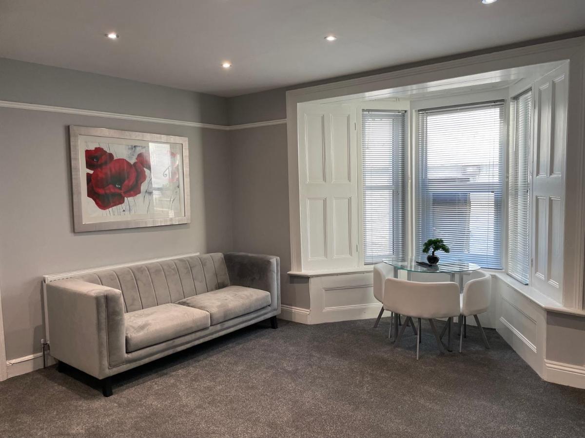 Large 1 Bedroom Flat With Private Parking Plymouth Eksteriør billede