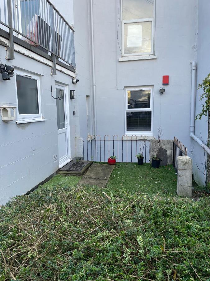 Large 1 Bedroom Flat With Private Parking Plymouth Eksteriør billede